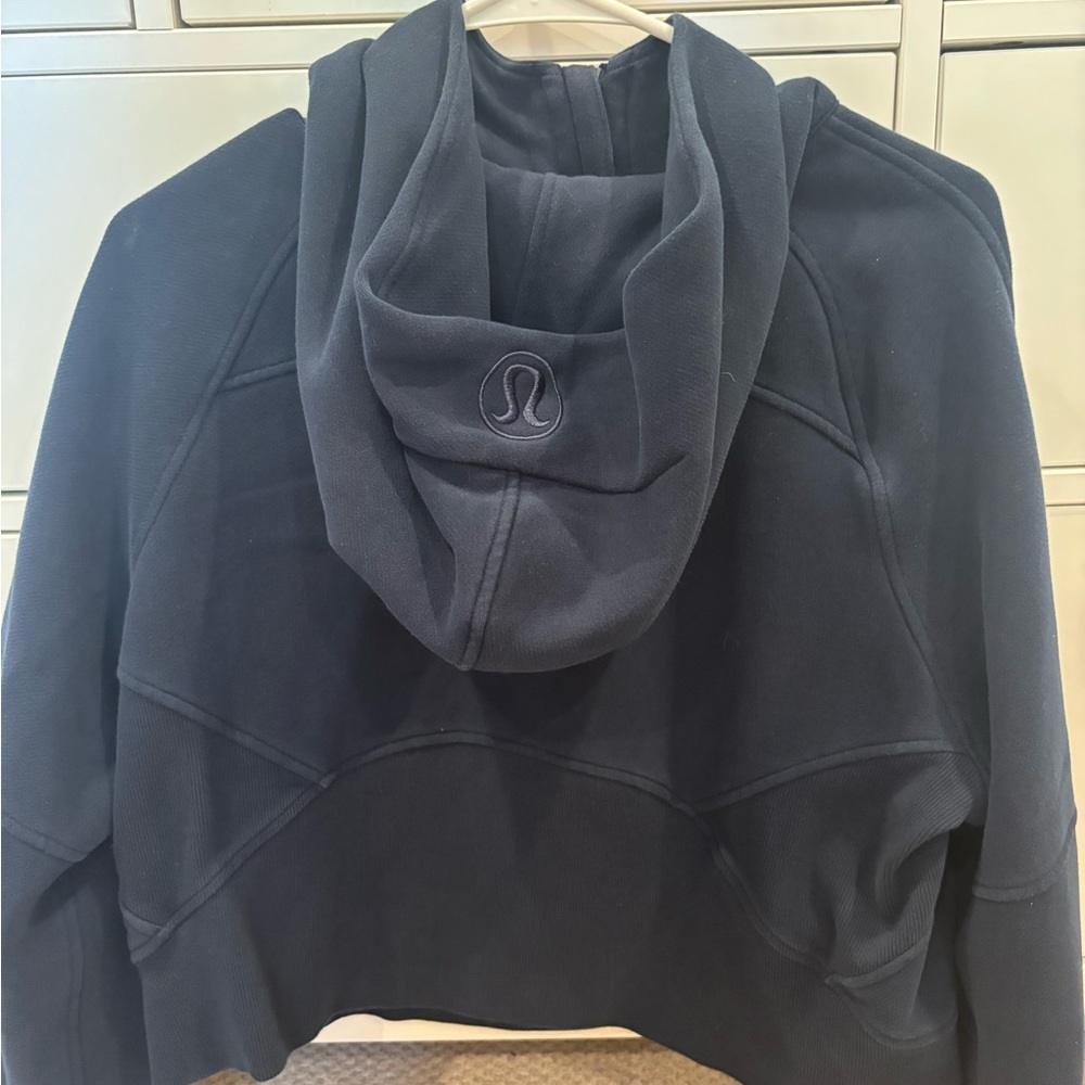 Lululemon Scuba in the color navy (size 4) - Picture 2 of 3